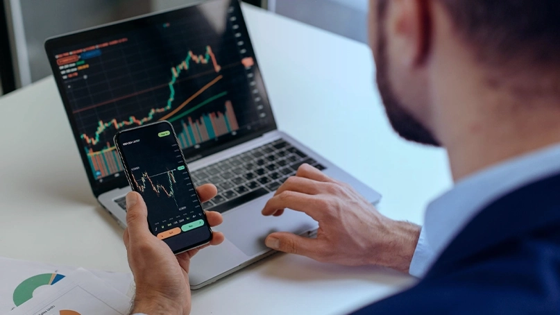 Panel de control de trading de REVAULTNEX